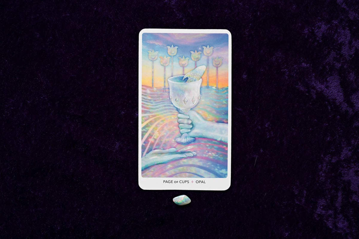 Crystal Keys Tarot: 78 Cards & 176-Page Full-Color Guidebook
