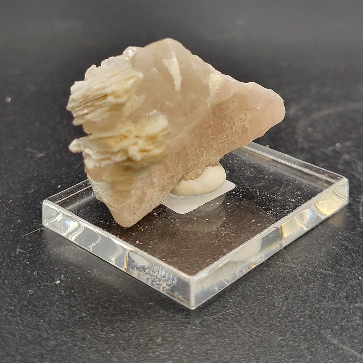 Mixed mineral specimens - Albite, Feldspar, Apophyllite