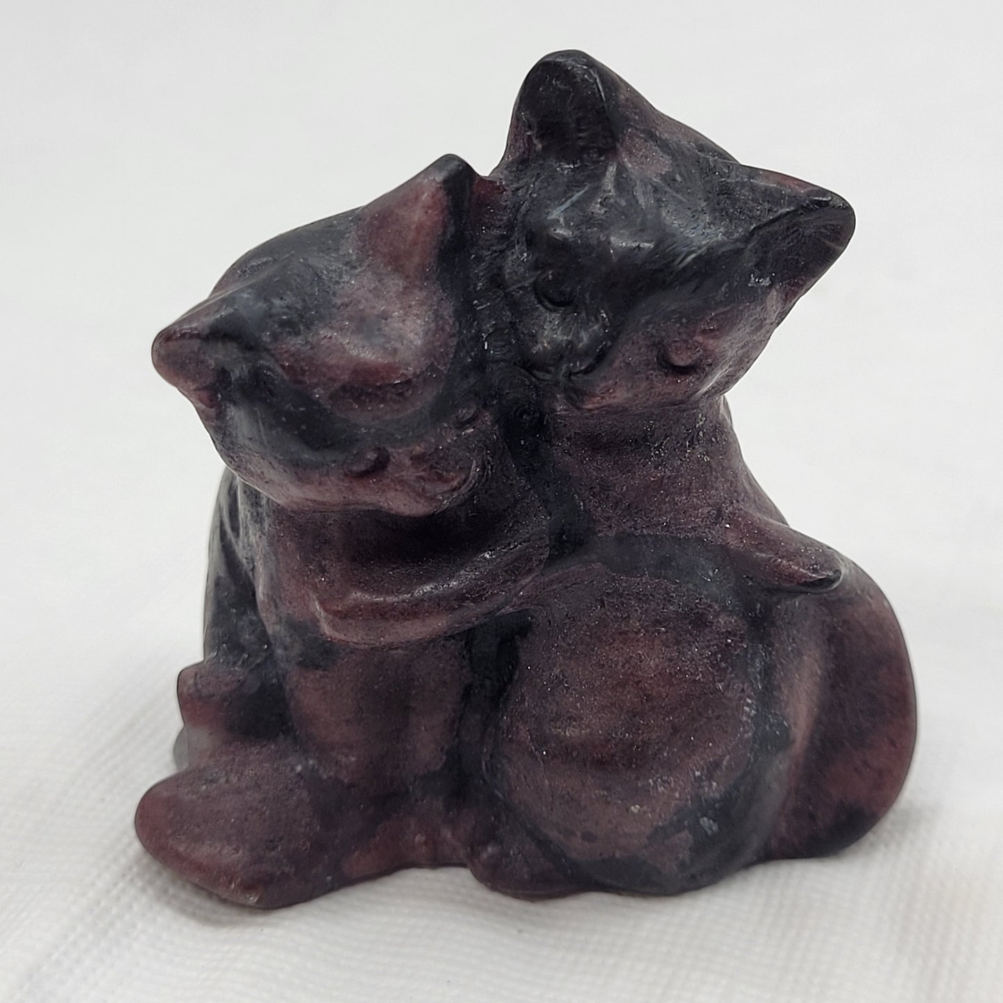 Double cat carvings