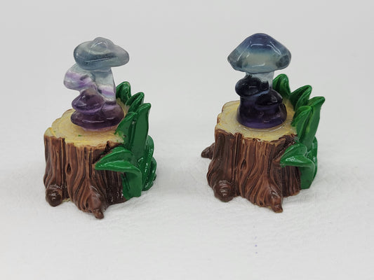 Plastic tree stump w/ mini Fluorite