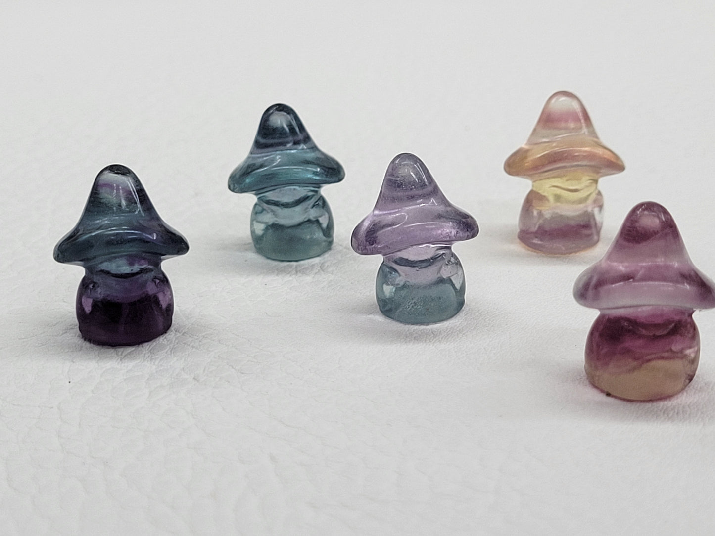 Fluorite mini - cute ghost w/ hat