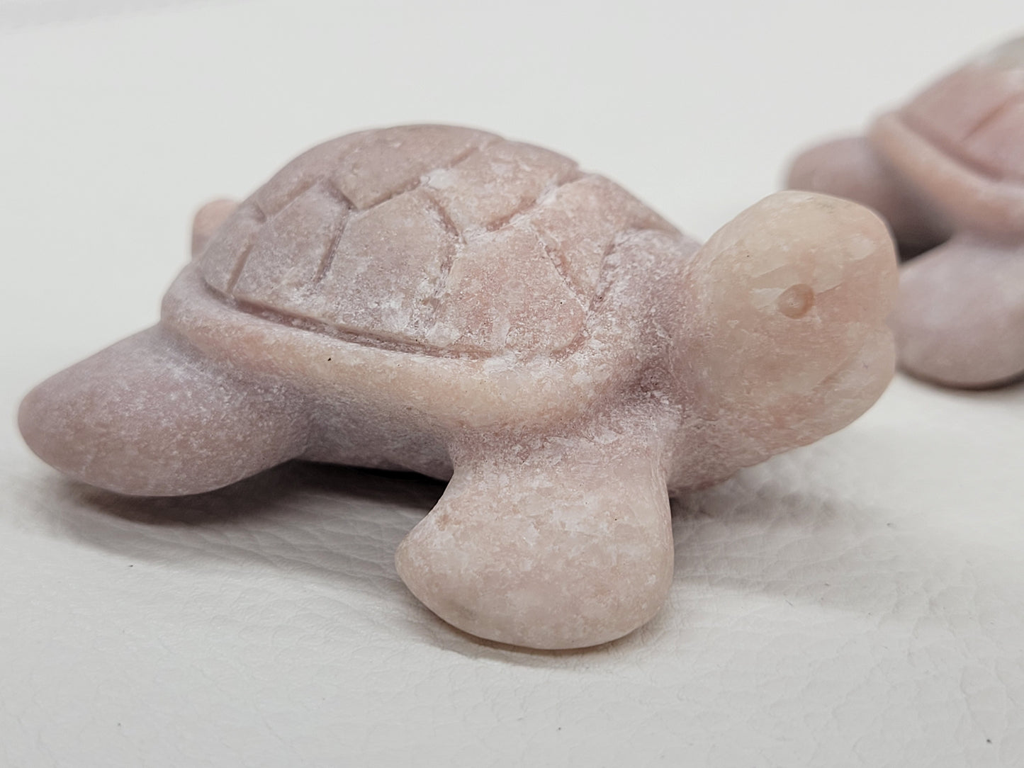 Sea turtle - Pink Opal (medium)