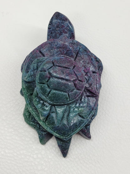 Sea turtle w/ baby - Ruby Kyanite (large)