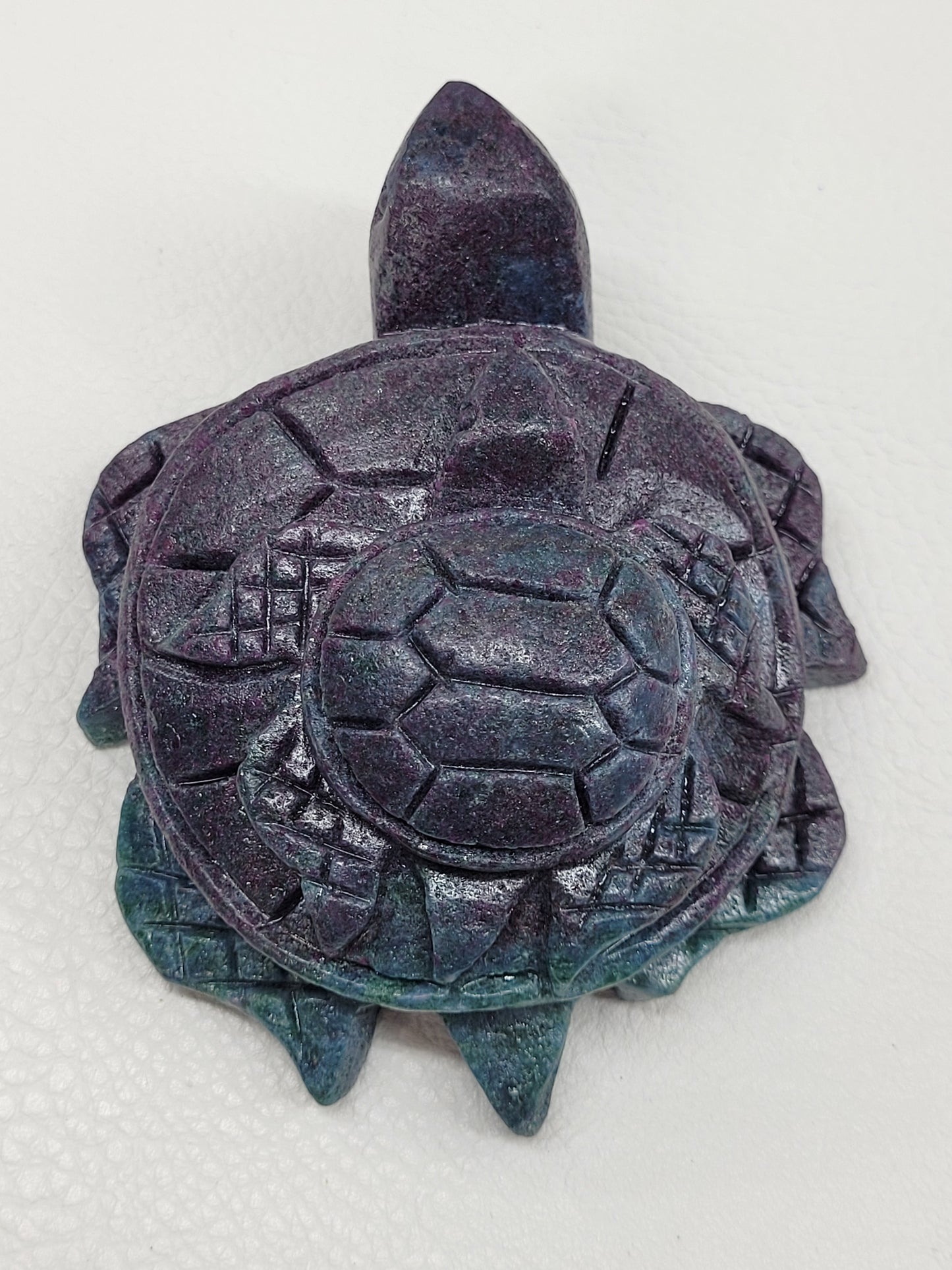 Sea turtle w/ baby - Ruby Kyanite (large)