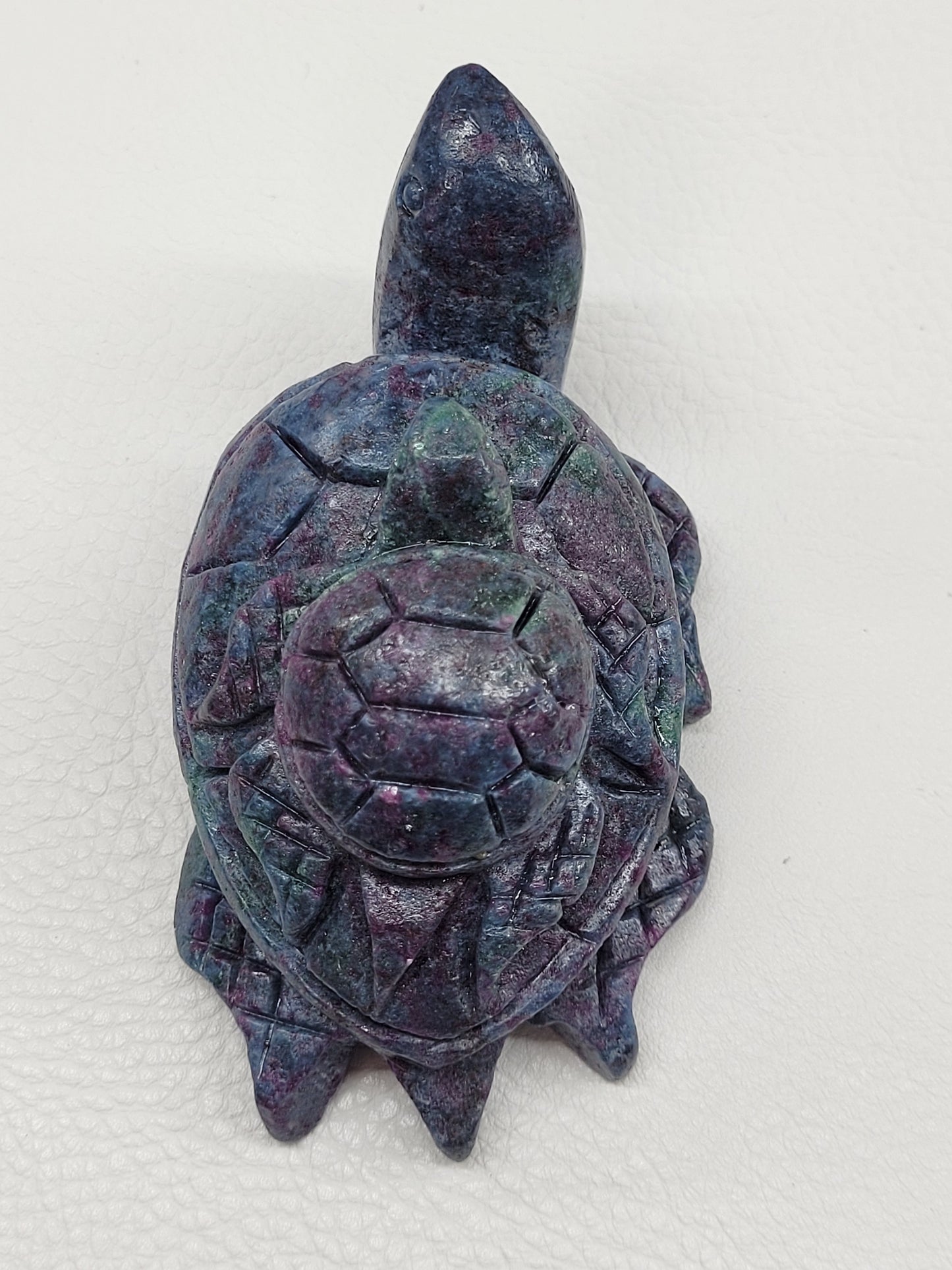 Sea turtle w/ baby - Ruby Kyanite (large)