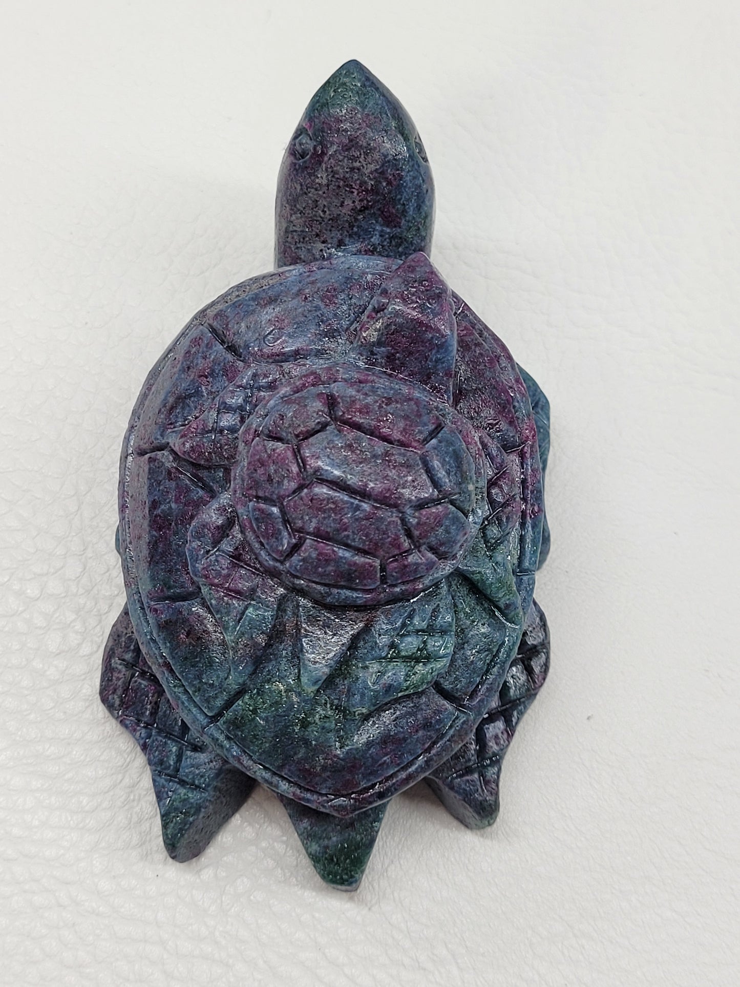 Sea turtle w/ baby - Ruby Kyanite (large)