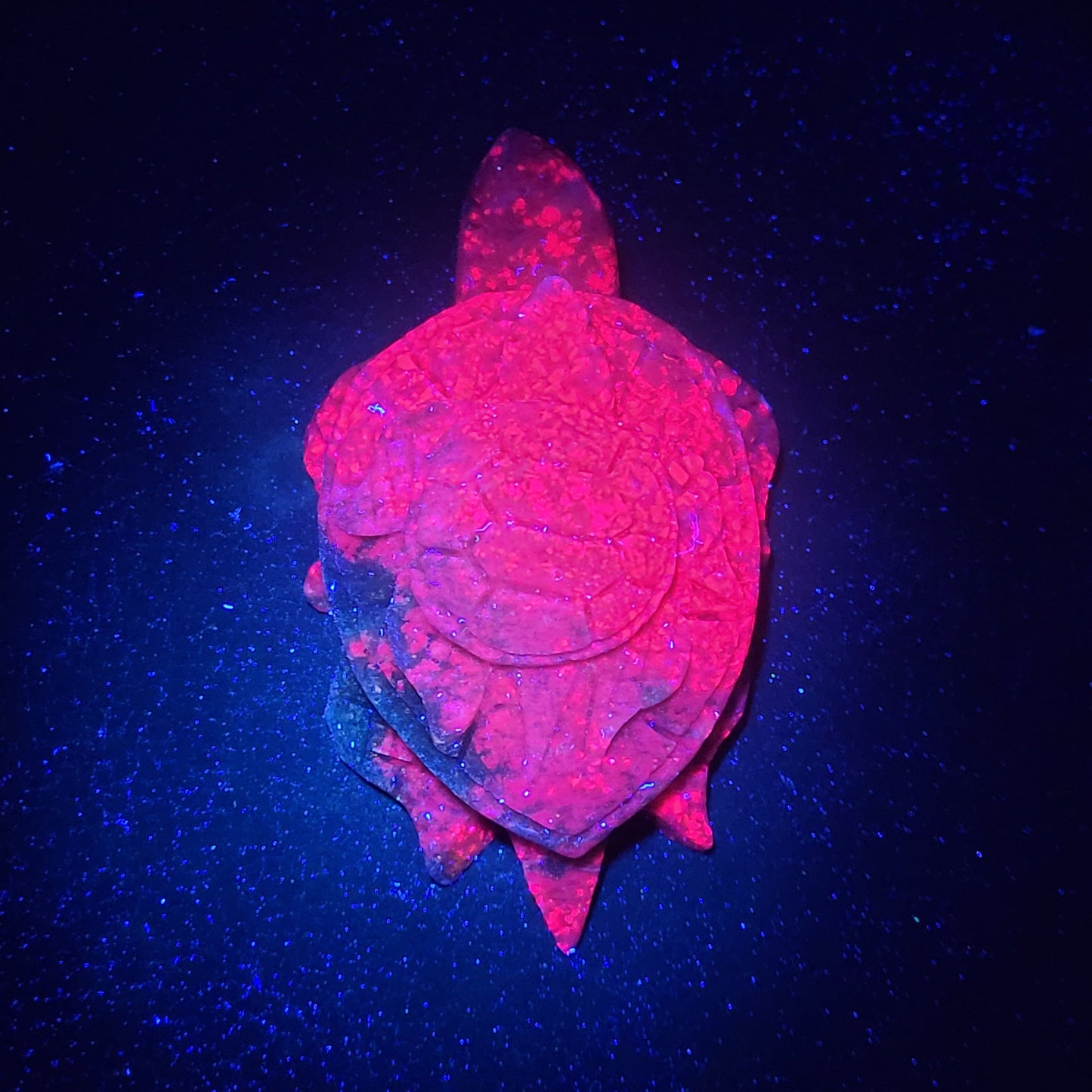 Sea turtle w/ baby - Ruby Kyanite (large)