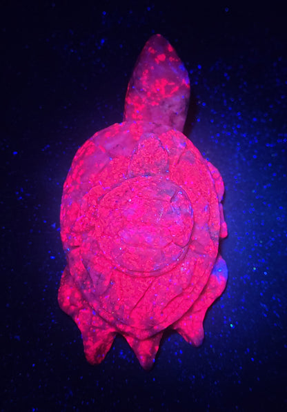 Sea turtle w/ baby - Ruby Kyanite (large)