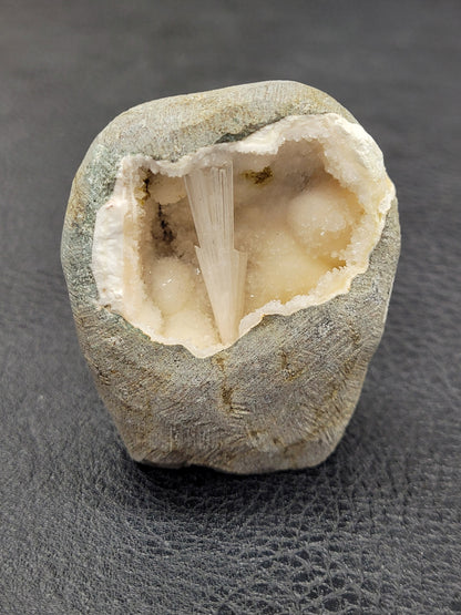 Scolecite geode