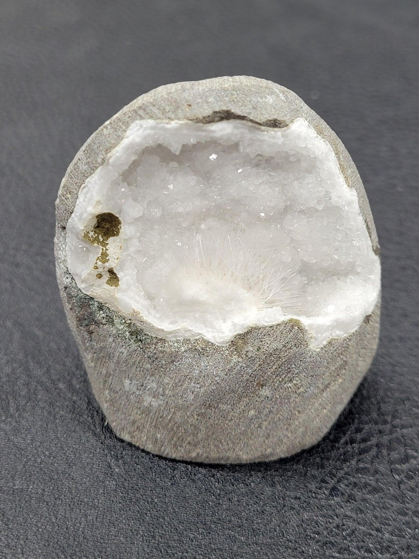 Scolecite geode