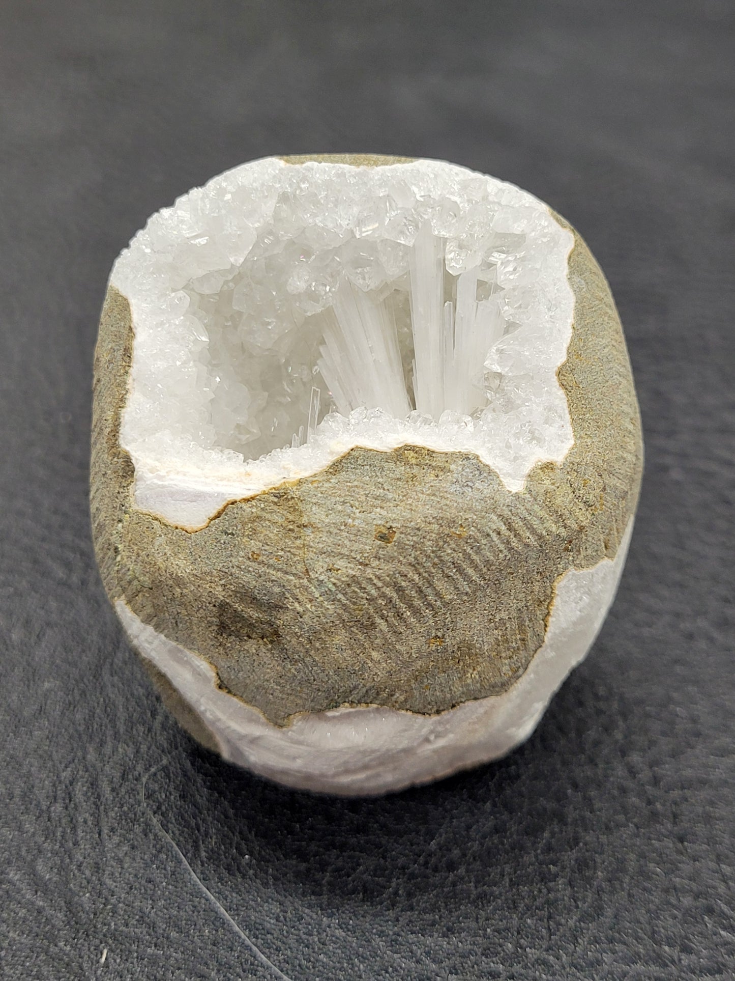 Scolecite geode