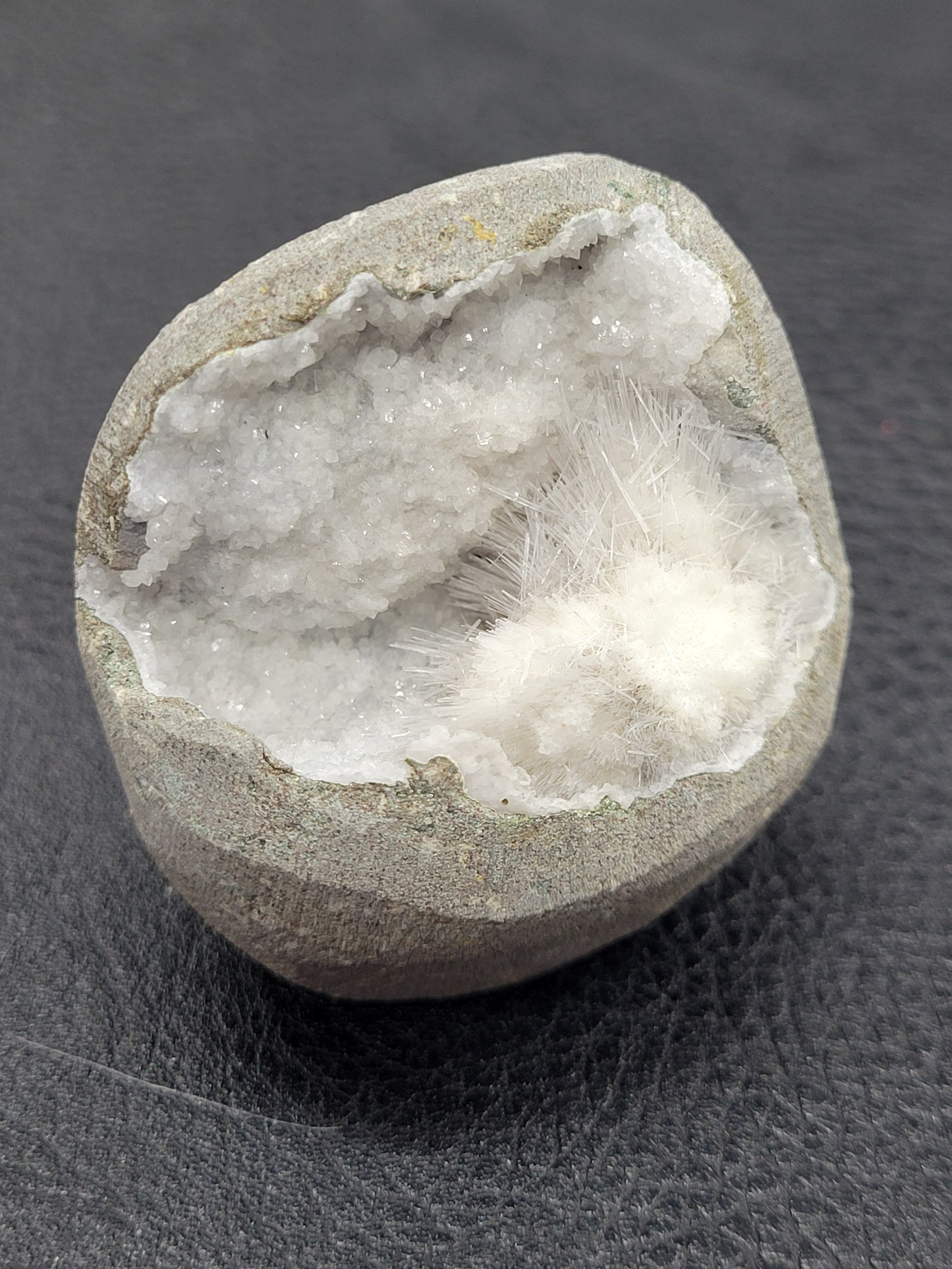 Scolecite geode