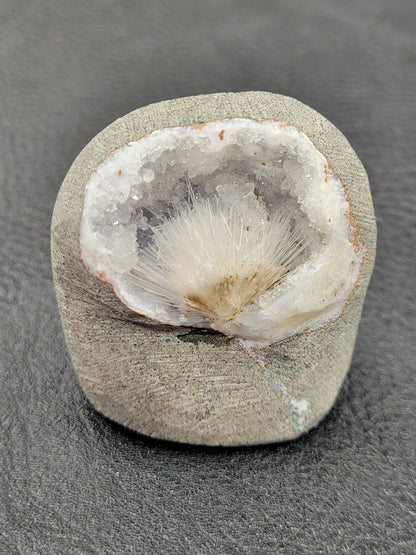 Scolecite geode