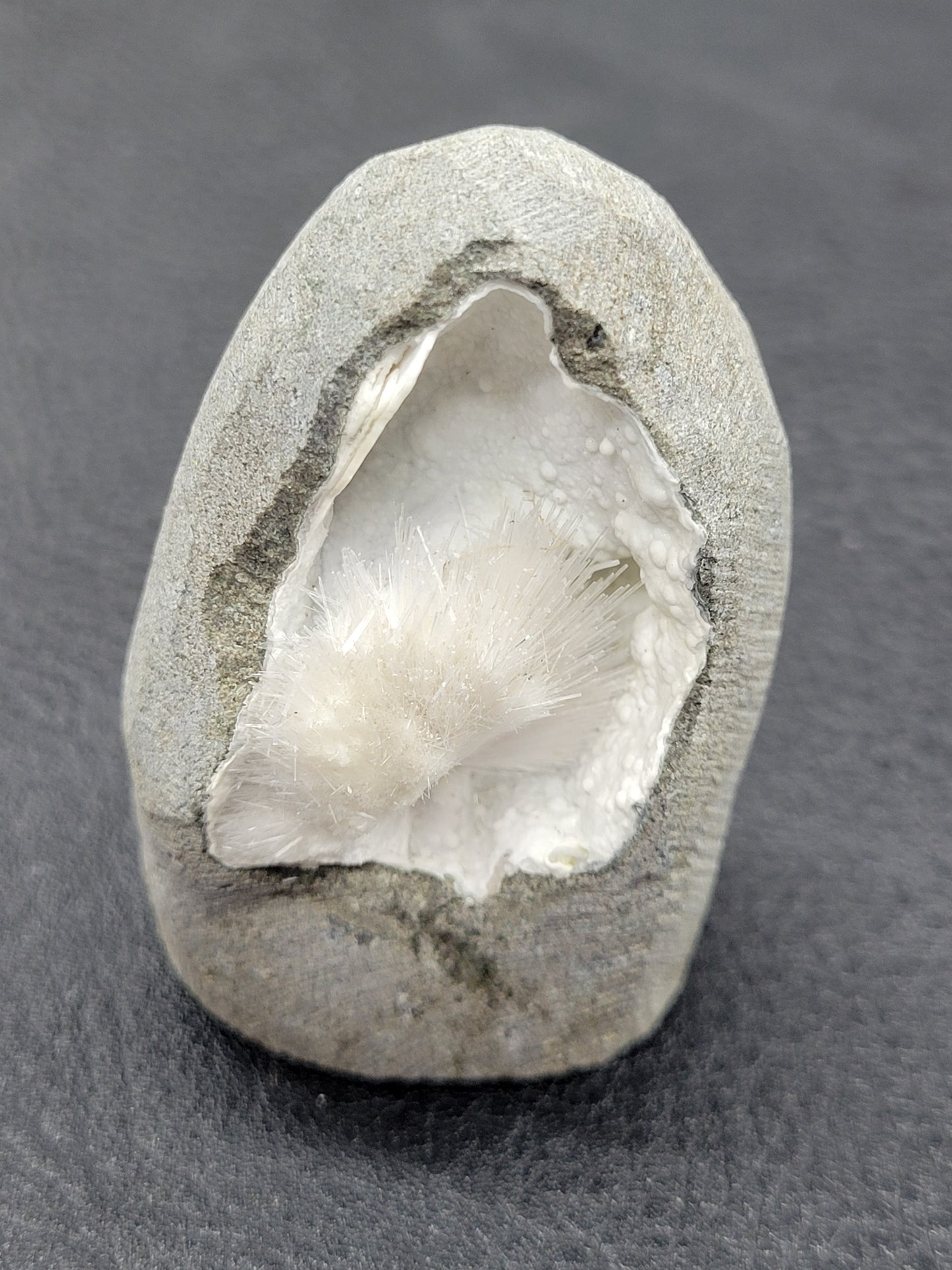 Scolecite geode