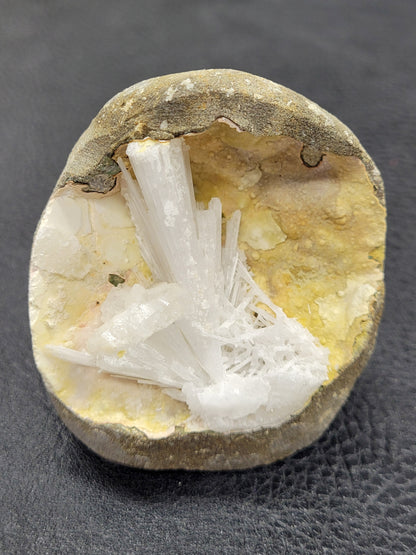 Scolecite geode