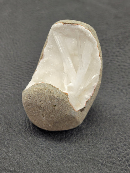 Scolecite geode