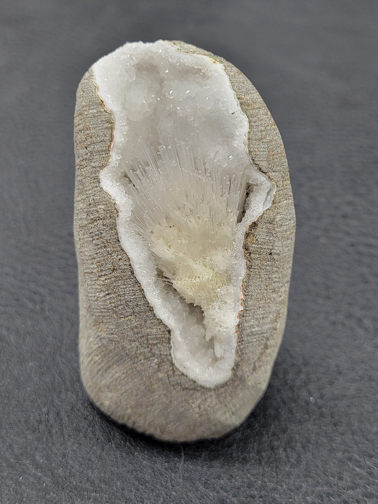 Scolecite geode