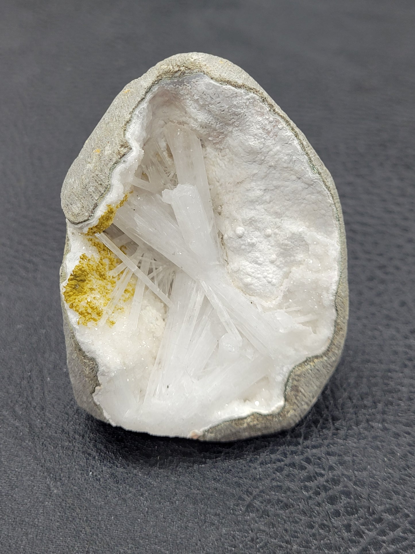 Scolecite geode