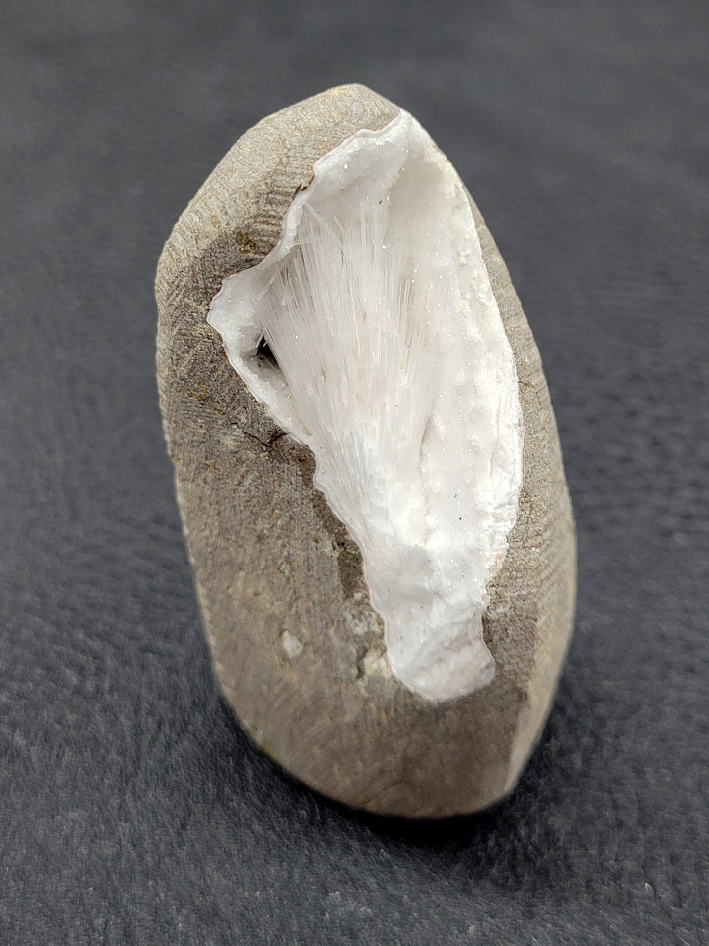 Scolecite geode