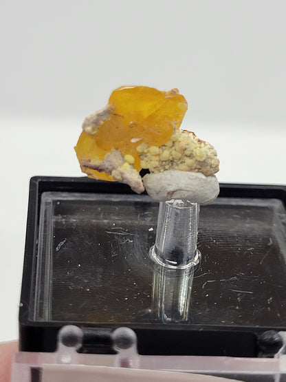 Wulfenite on Mimetite thumbnails