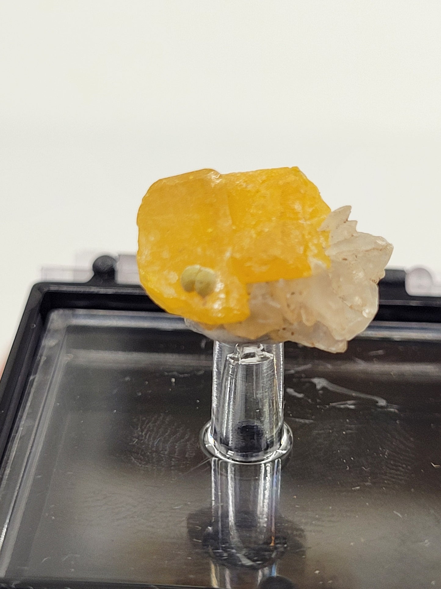 Wulfenite on Mimetite thumbnails