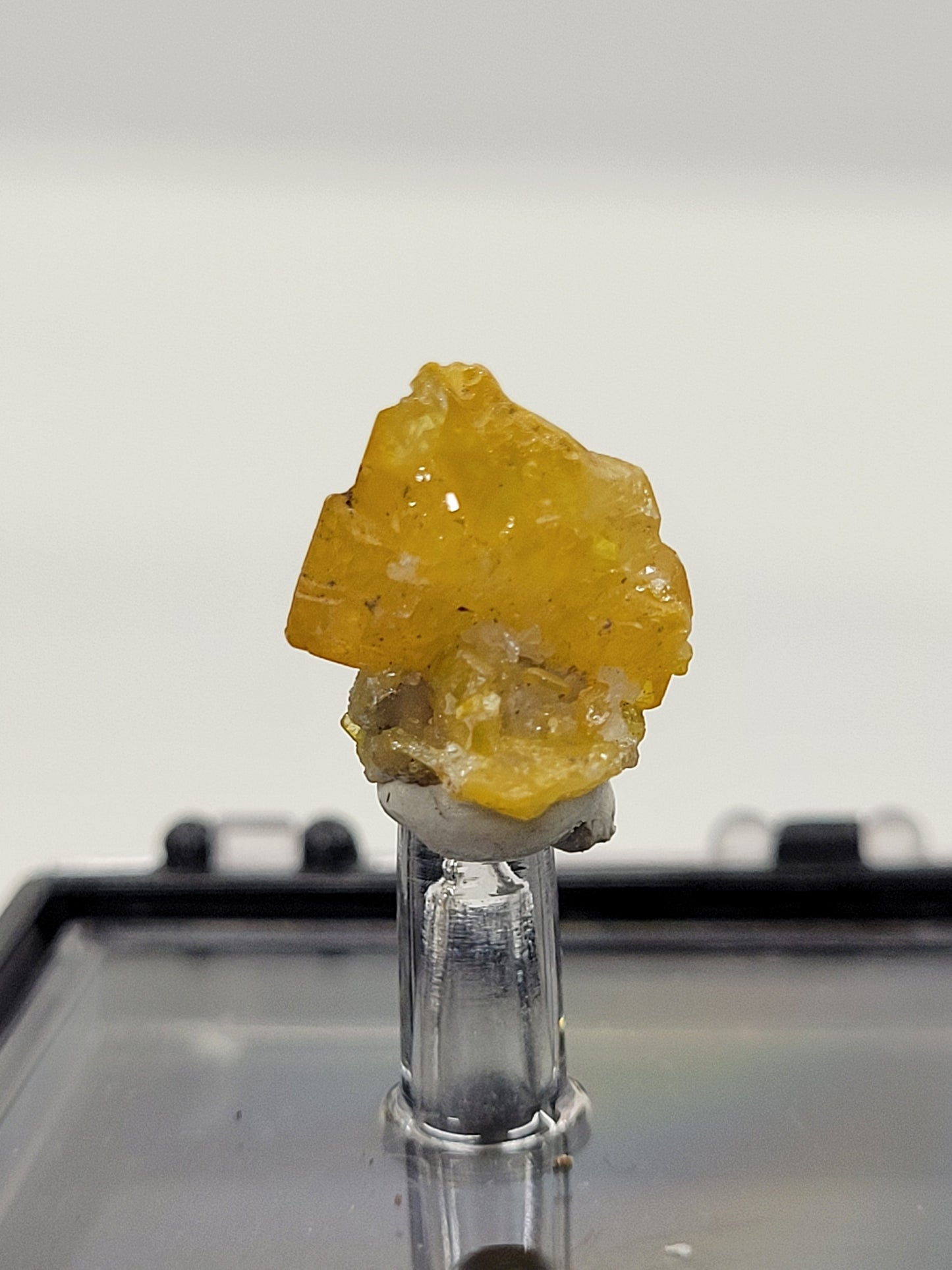 Wulfenite on Mimetite thumbnails