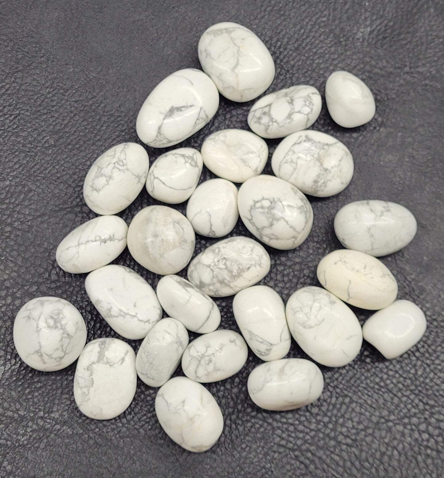 Howlite tumbles