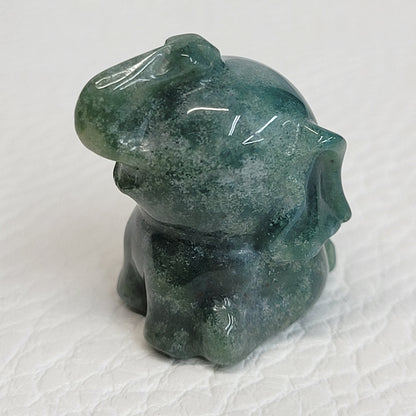 Sitting elephant (small)