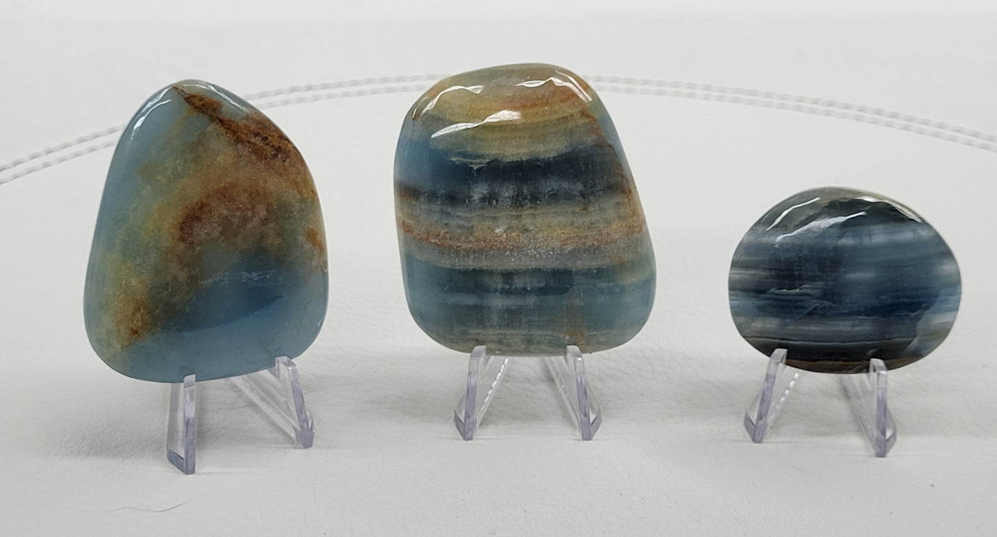 Blue Onyx cabachon (A grade)