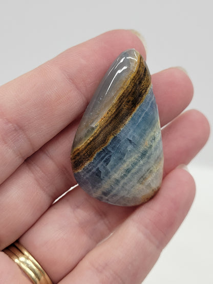 Blue Onyx cabachon (A grade)