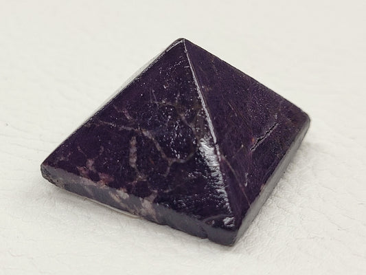 Purpurite pyramid