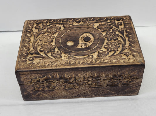 Wooden box - Ying Yang carved