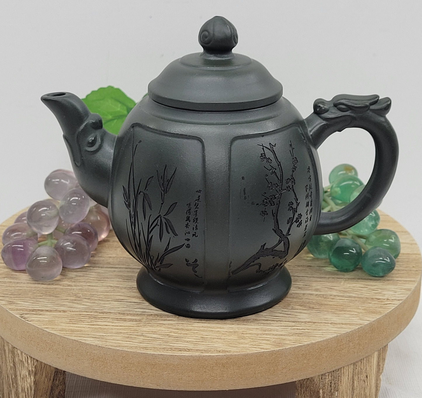 Yixing teapot - Green w/ nature pictures