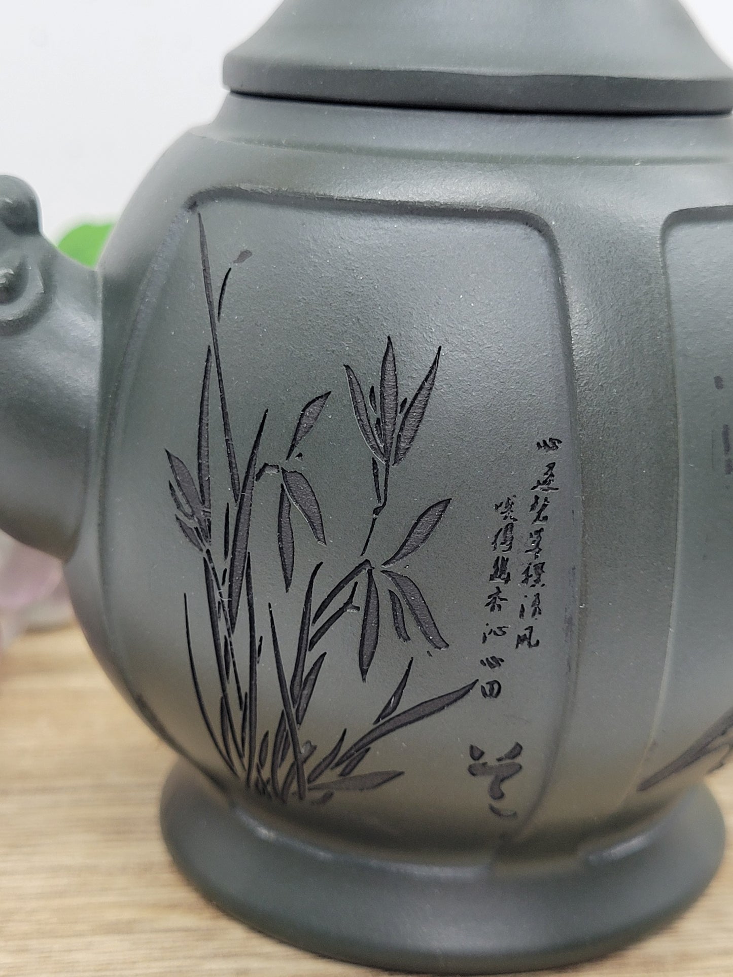 Yixing teapot - Green w/ nature pictures