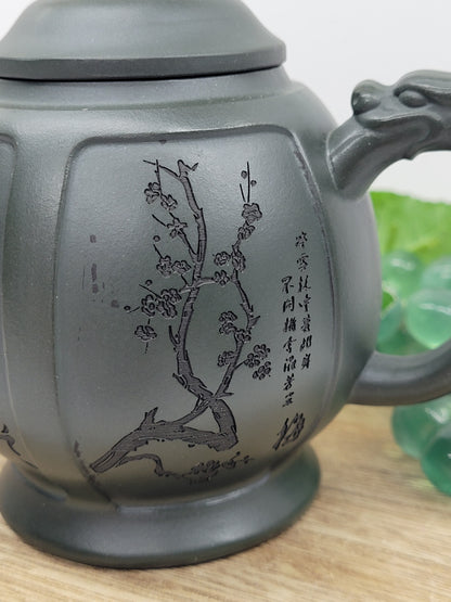 Yixing teapot - Green w/ nature pictures