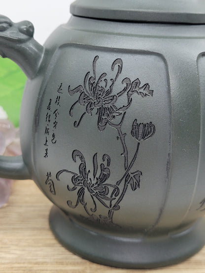 Yixing teapot - Green w/ nature pictures