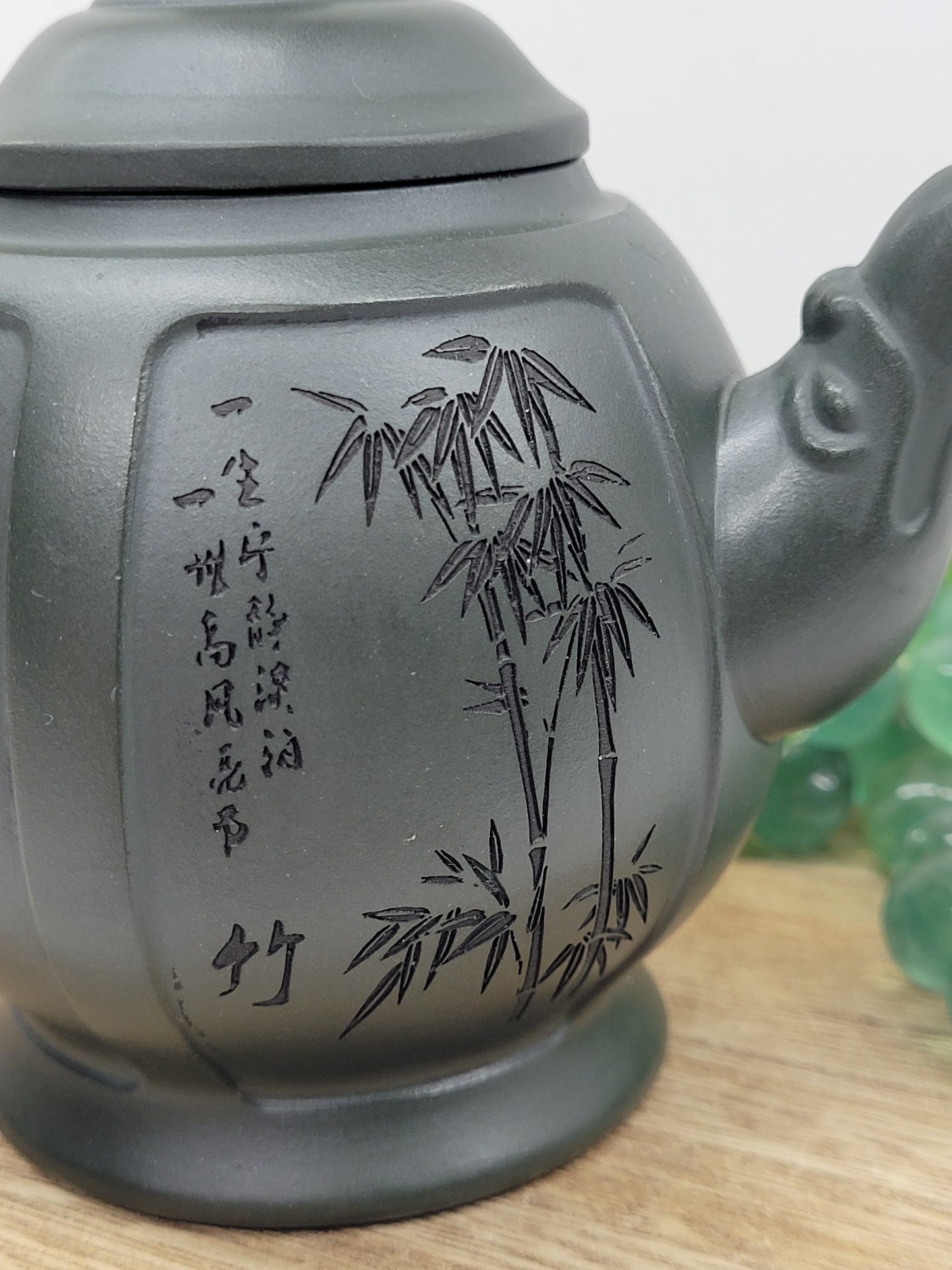 Yixing teapot - Green w/ nature pictures