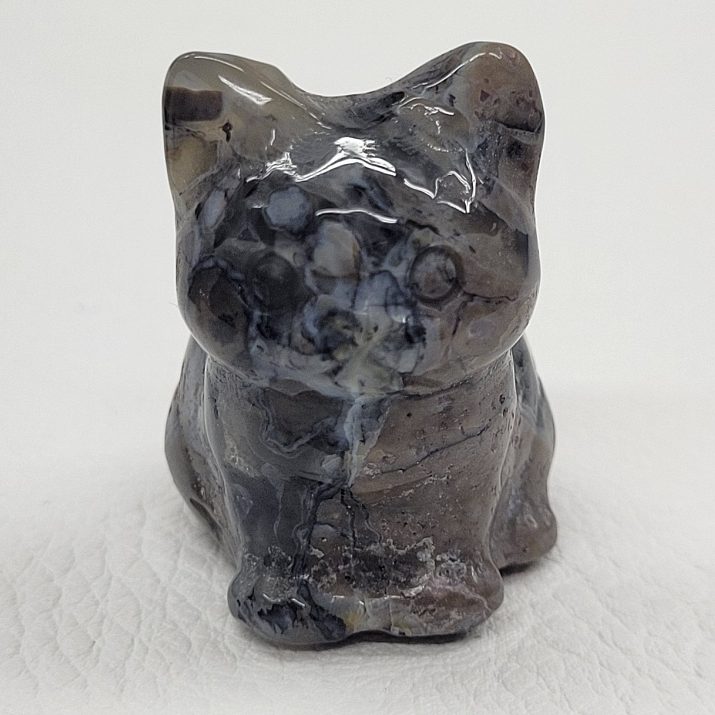 Cute cat/kitty sitting - Volcano Agate