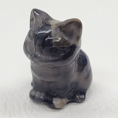 Cute cat/kitty sitting - Volcano Agate