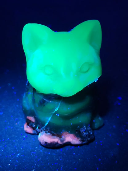 Cute cat/kitty sitting - Volcano Agate