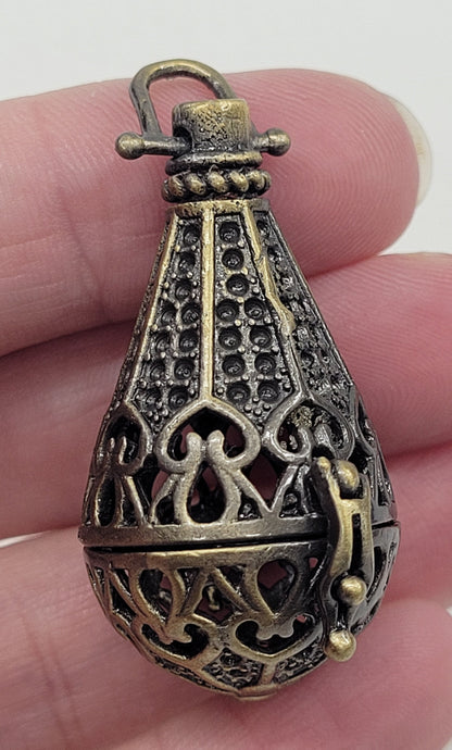 Brass sphere holder pendant