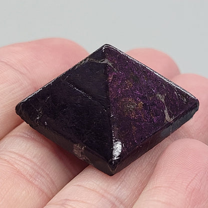 Purpurite pyramid