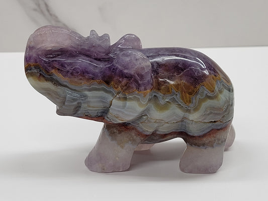 Elephant carving - Amethyst w/ Agate (L)