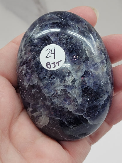 Iolite/Cordierite palm