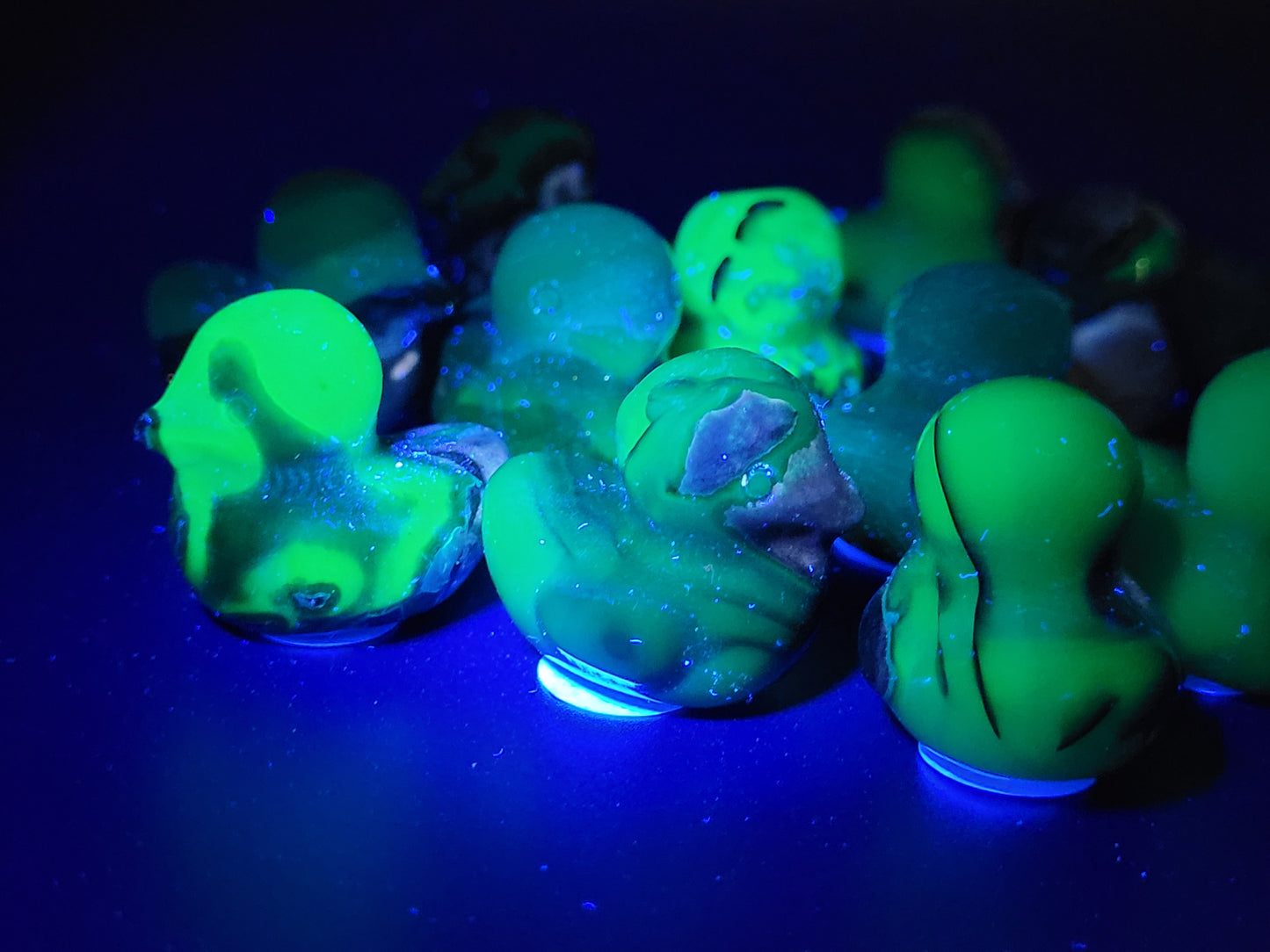 Duck carving - Volcano Agate (small)