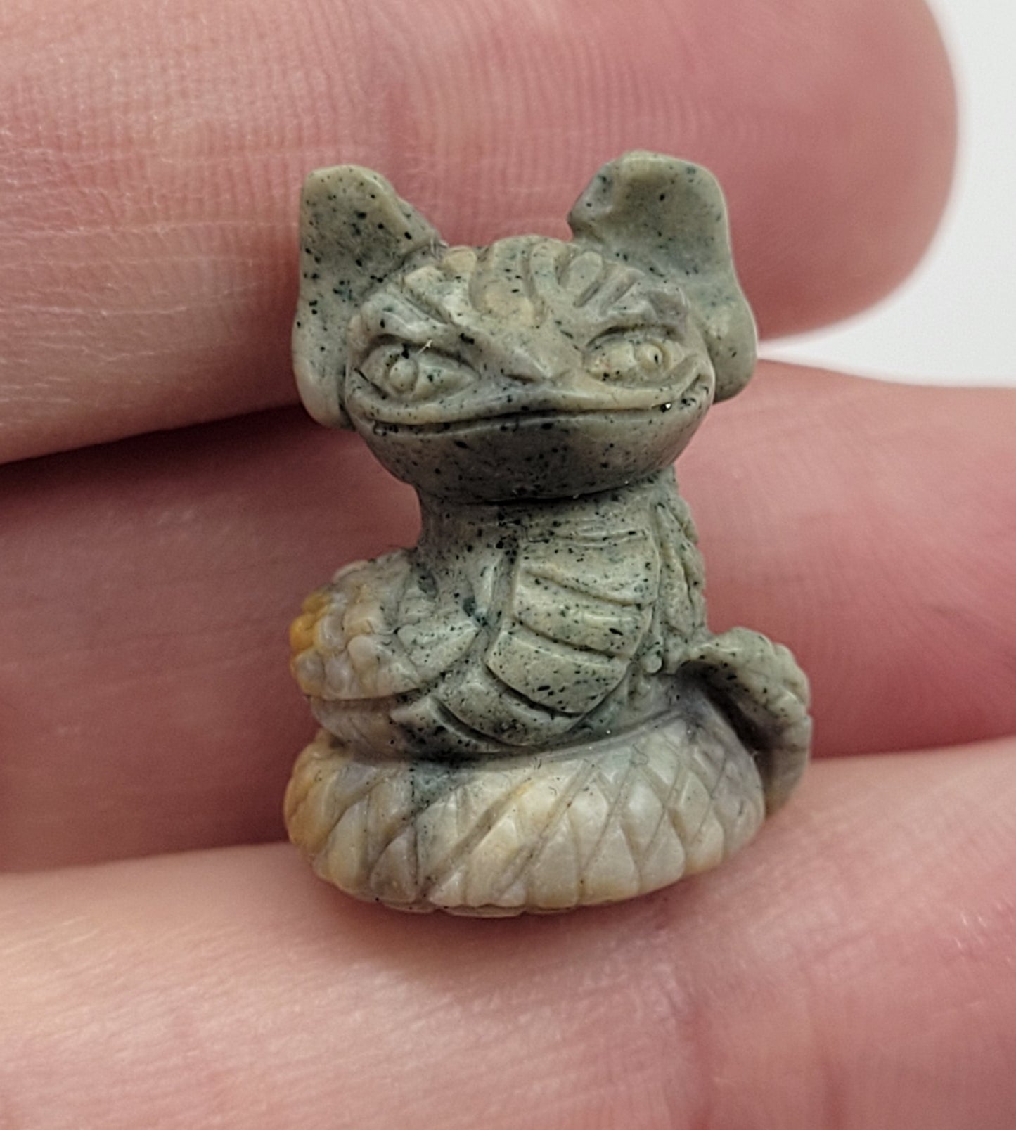 Alashan Agate mini carving - Snake
