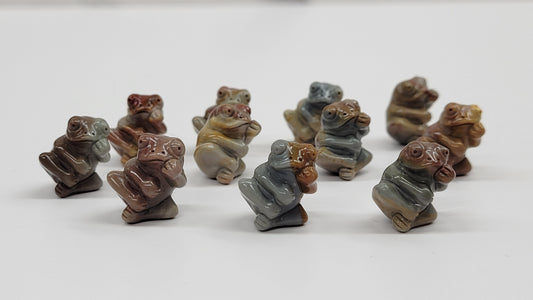 Alashan Agate mini carving - Frog