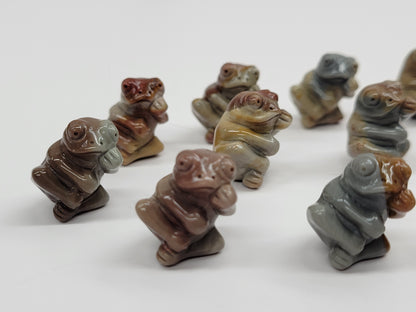 Alashan Agate mini carving - Frog
