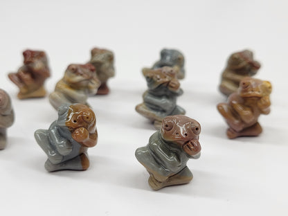 Alashan Agate mini carving - Frog