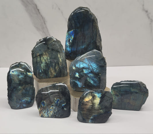 Labradorite free form (partial raw)